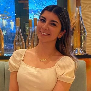 Meet your Posher, Manolia